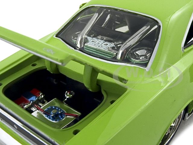 1970 PLYMOUTH GTX GREEN 124 DIECAST MODEL PRO RODZ  