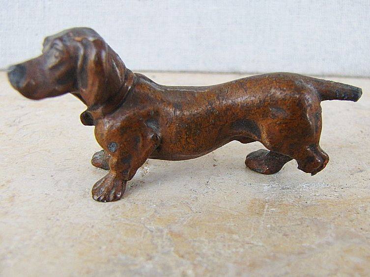 ANTIQUE VIENNA PATINA BRONZE ANIMAL DACHSHUND DOG FIGURINE  