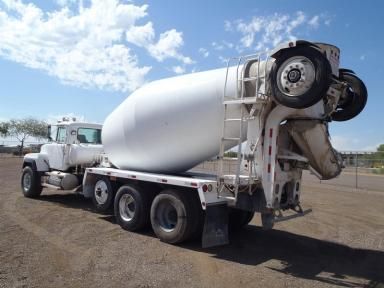   Concrete Mixer Truck 1999, 11 yards, Triple Axle, 203k miles  