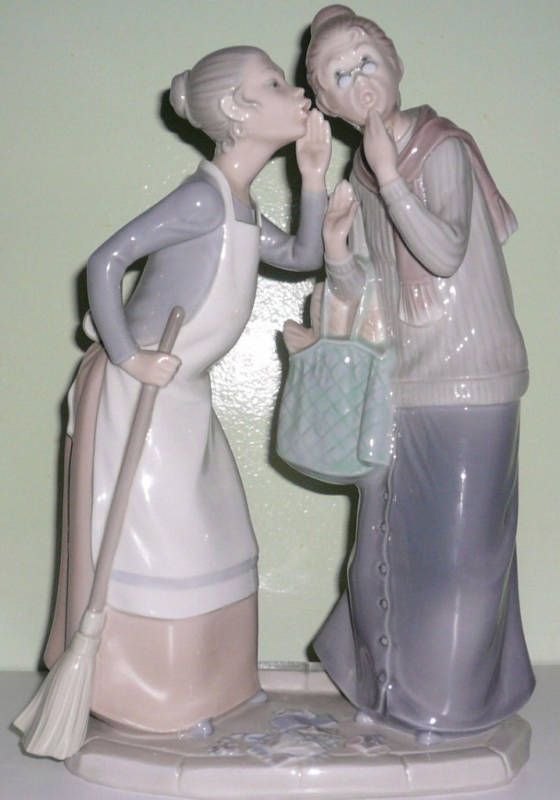 LLADRO THE GOSSIPS 4984 2 OLD LADIES GOSSIPING BROOM  