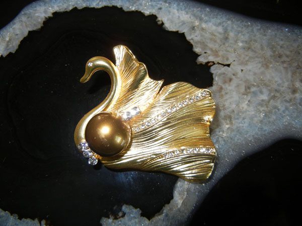 Gold Plated Swan Brooch w Swarovski Crystal Shell Pearl  