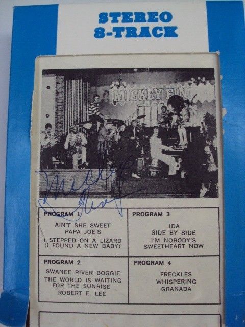   FINNS SIGNED AUTOGRAPH 8 TRACK TAPE AMERICAS #1 SPEAKEASY  