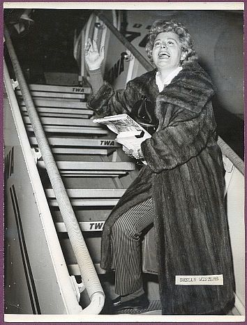 1961 TWA Actress Shelley Winters Heads to Academy Award  