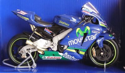 HONDA RC211V 05 DIE CAST MOTOR BIKE MODEL 112 Scale  