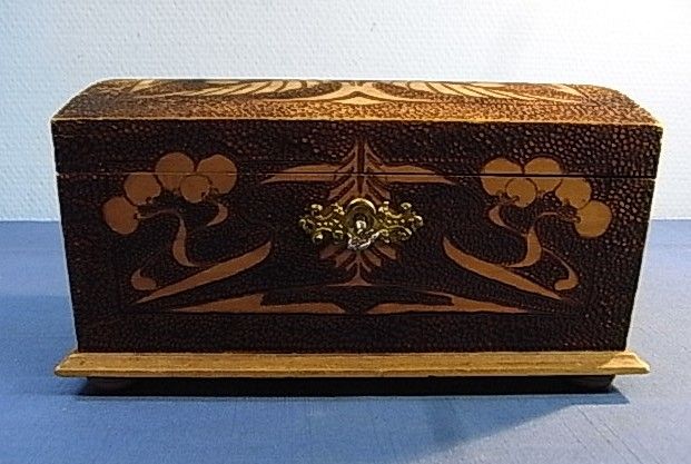 CH9 * BEAUTIFUL ART NOUVEAU WOOD CARVED FOLK ART BOX ANTIQUE GERMAN 