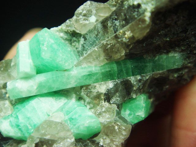 70g Gem grade Jade Green EMERALD Beryl Crystal Mineral   