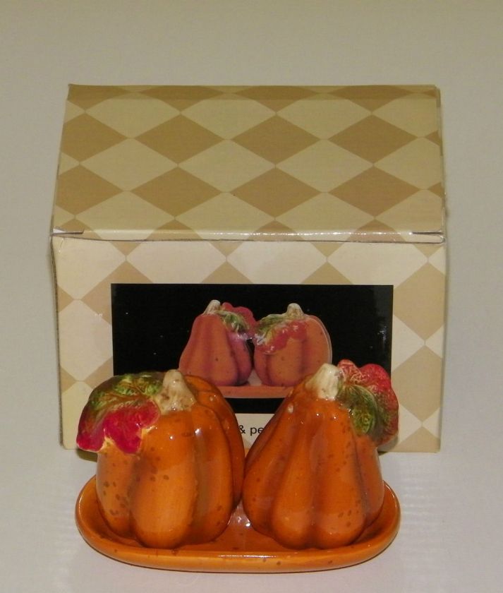 Thanksgiving Salt & Pepper Shaker Set Pumpkin with Fall Leaf and Dish