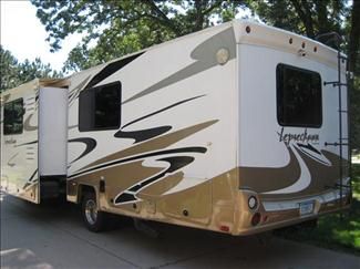 2007 Coachmen Leprechaun 32ft Class C Motorhome, 2 Slide Outs 