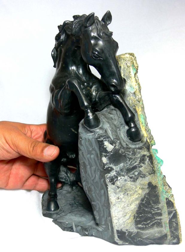 COLOMBIAN EMERALD HORSE STATUE CARVED 25.000 CTS  