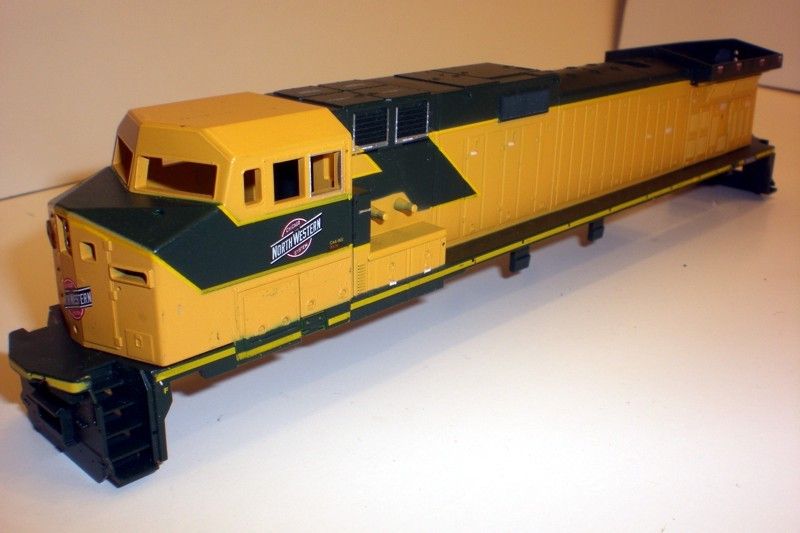 Athearn CNW Dash 9 44CW No # Shell  