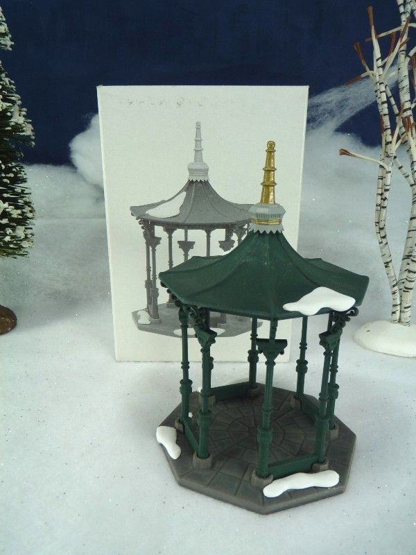 Dept 56 Heritage Vil. Town Square Gazebo #55131 (62)  