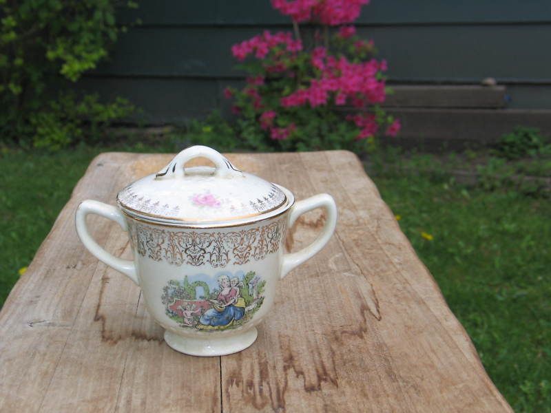 VINTAGEHOMER LAUGHLIN SUGAR BOWL WITH LID  