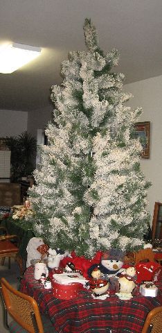 Flocked Christmas Tree 6 1/2 ft AMERICAN TREE & WREATH White & Green 