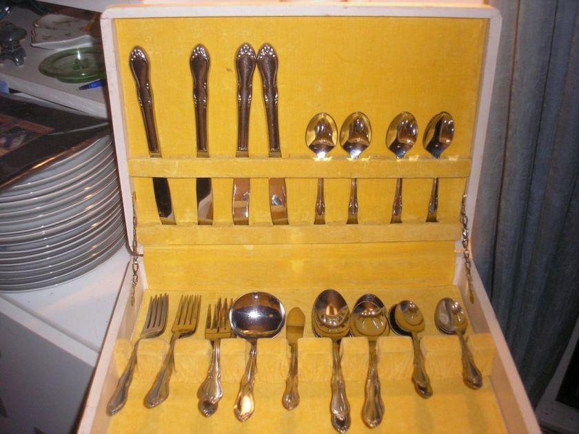 SIMEON & GEORGE ROGERS ONEIDA 26PC. STAINLESS SILVERWARE SET IN WHITE 