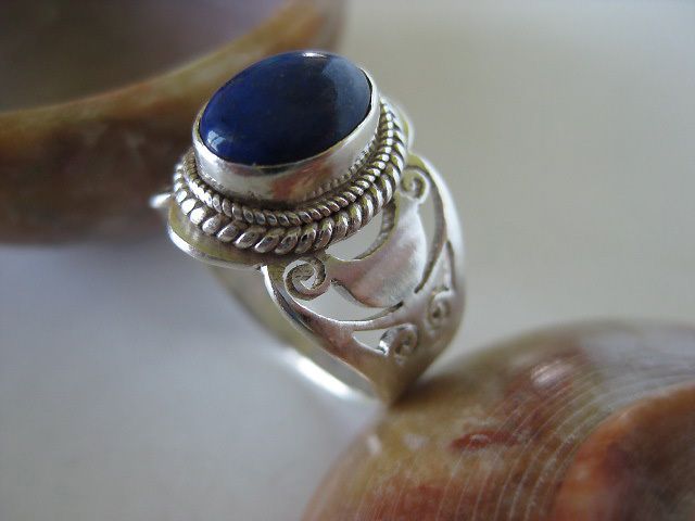 Lapis Silver Ring Size 6 ~ Sterling artwork, blue stone  