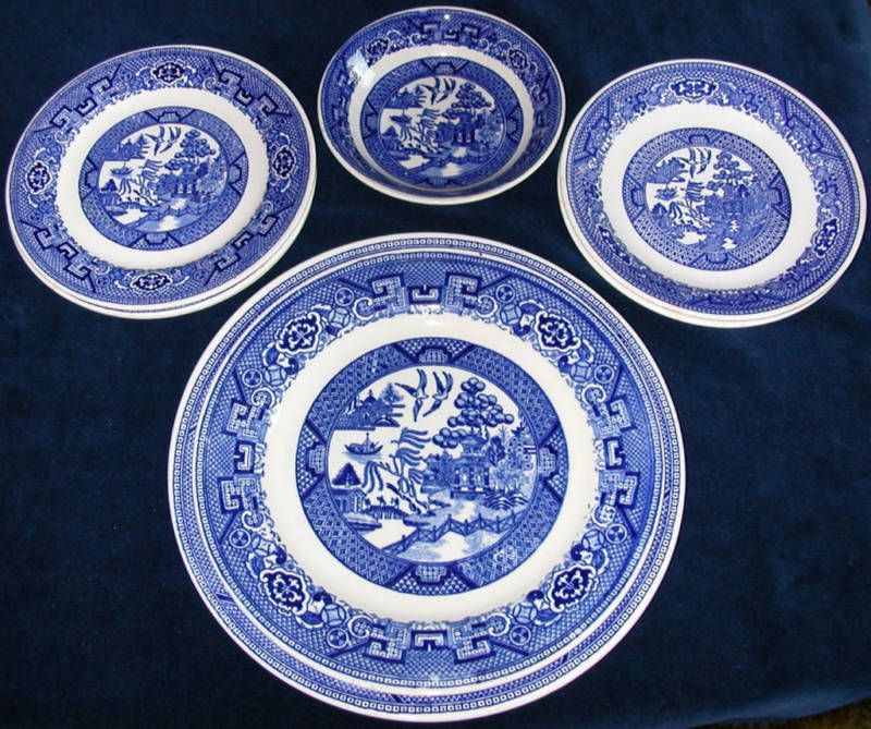 Homer Laughlin, Blue Willow   8 Piece Partial Set  