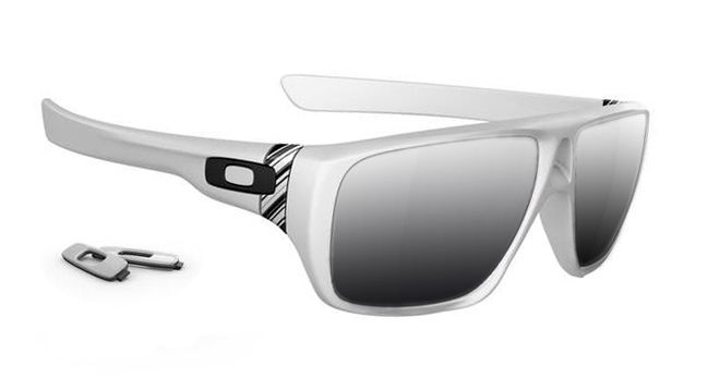 2011 New Release OAKLEY DISPATCH Sunglasses   Matte White / Grey 