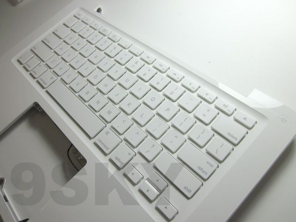 Like New Apple White Macbook 13 A1342 2.4GHz Unibody Keyboard 