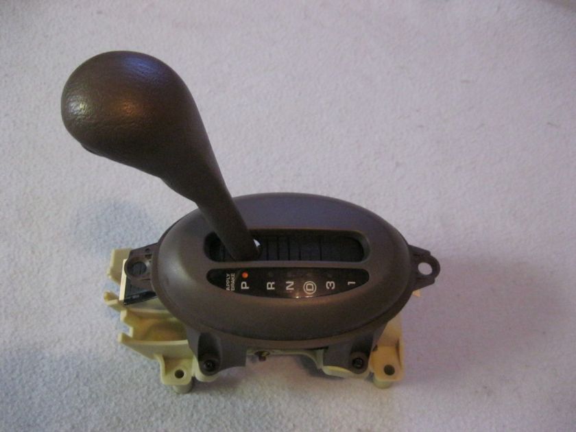 01 05 PT CRUISER SHIFTER ON CONSOLE     PUTER GRAY    OEM  