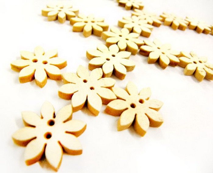 12 JASMINE FLOWER SHAPE WOOD SEW ON 2 HOLE BUTTONS Q130  